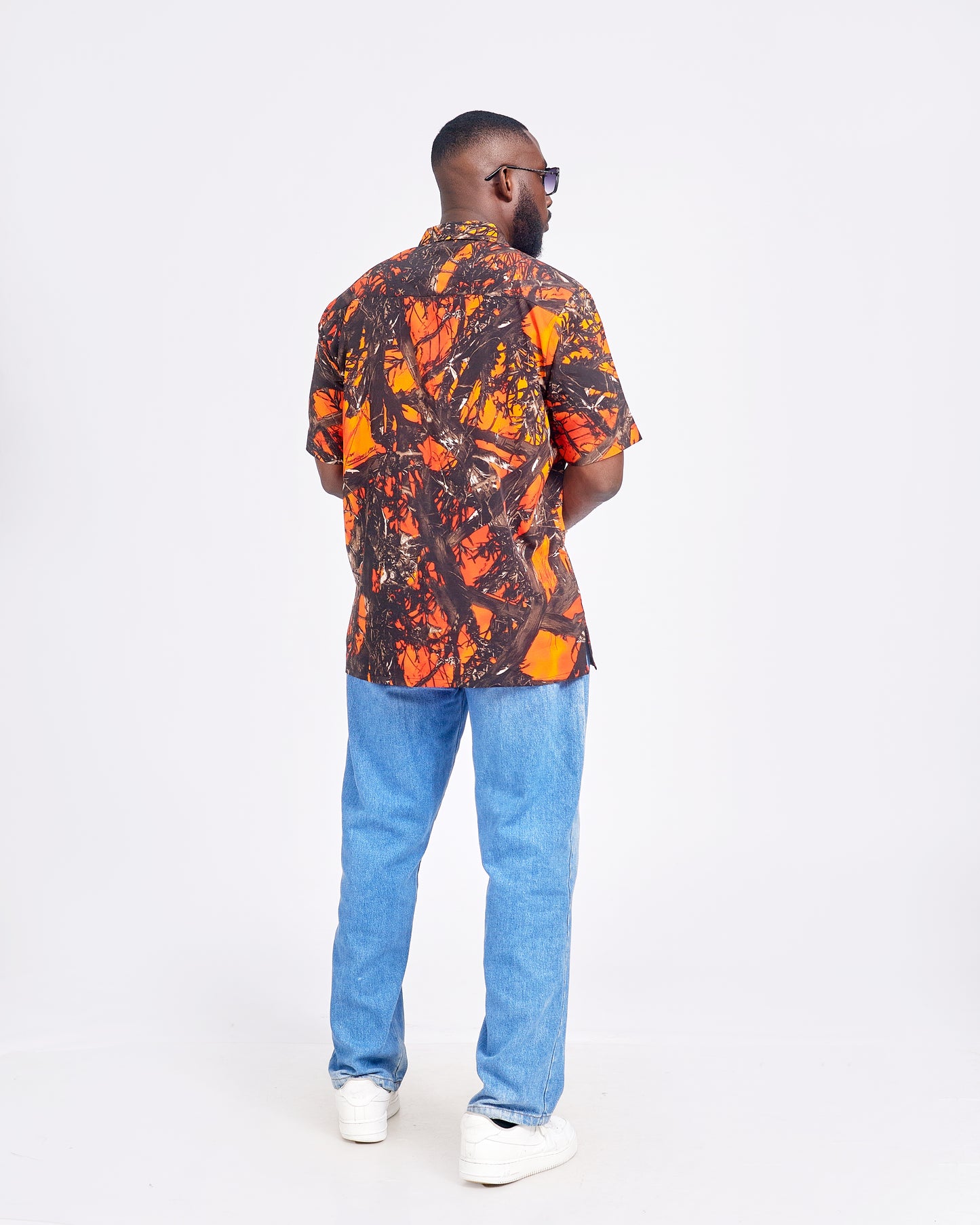 Multi-Color Summer Shirt & Light Blue/White Long Jeans